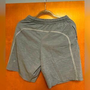 Men's Lululemon Pacebreaker Shorts 5in Size small grey